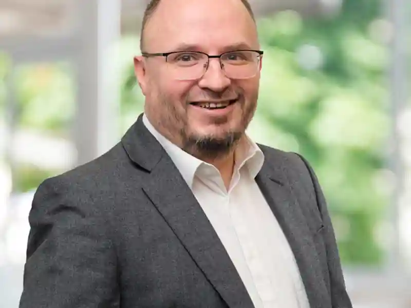 Lee Fitzerald headshot